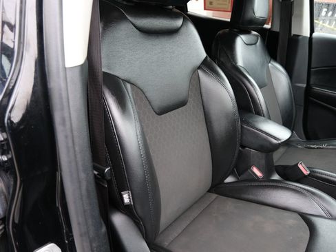 Used 2020 Jeep Compass Latitude AWD/4WD image 28