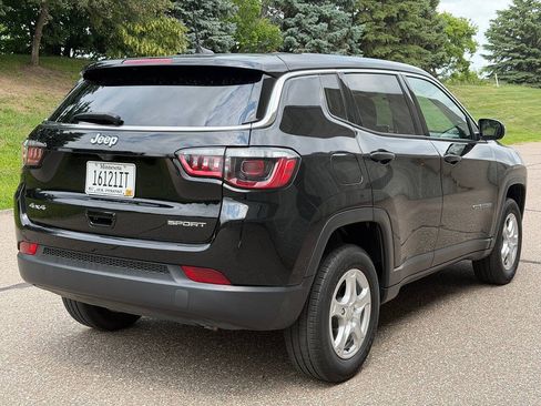 Used 2022 Jeep Compass Sport AWD/4WD image 3