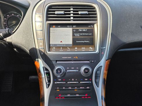 Used 2017 Lincoln MKX Select image 17