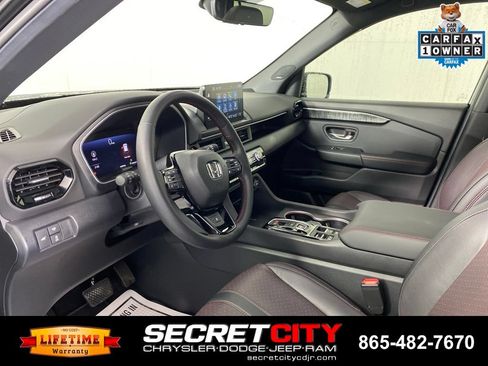 Used 2025 Honda Pilot Black Edition image 11