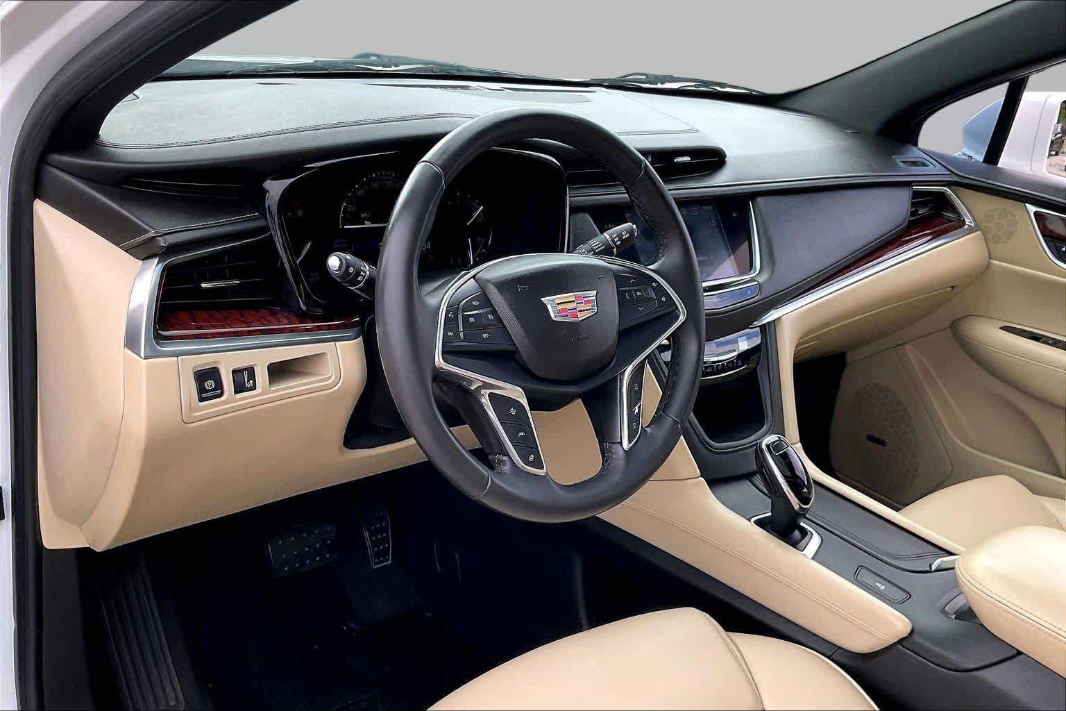 Used 2018 Cadillac XT5 Luxury w/ Driver Awareness Package FWD image 18
