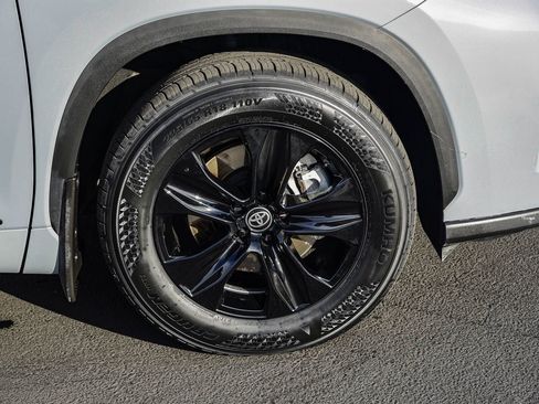 Certified 2024 Toyota Highlander XLE image 11