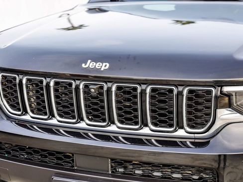 Certified 2024 Jeep Grand Cherokee L Limited w/ Luxury Tech Group II image 5