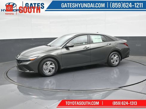 Used 2025 Hyundai Elantra SE FWD image 7