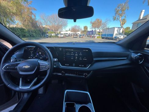 Used 2025 Chevrolet Equinox LT image 32