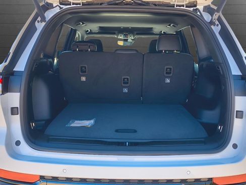 New 2025 Jeep Grand Cherokee Altitude image 8