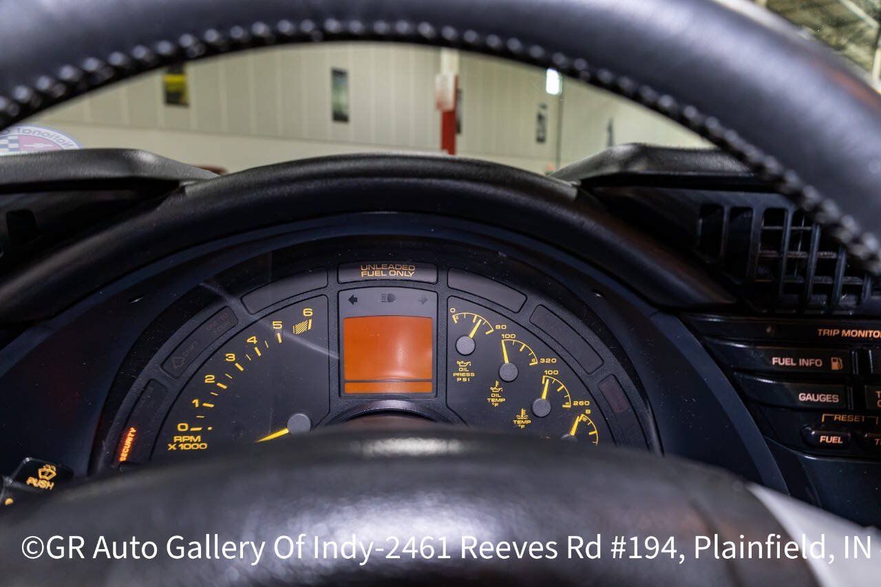 Used 1992 Chevrolet Corvette Coupe RWD image 12