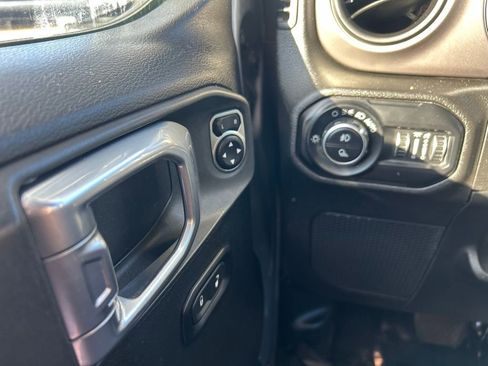 Used 2020 Jeep Gladiator Sport w/ Quick Order Package 24S image 21