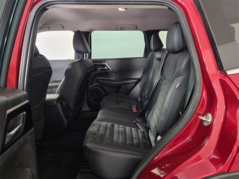 Used 2022 Mitsubishi Outlander SE image 8