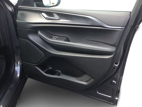 New 2025 Jeep Grand Cherokee Altitude image 20