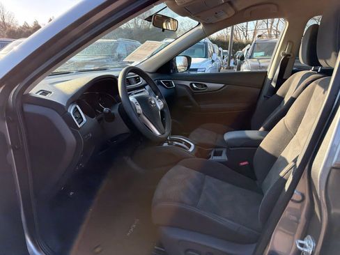 Used 2016 Nissan Rogue SV image 5