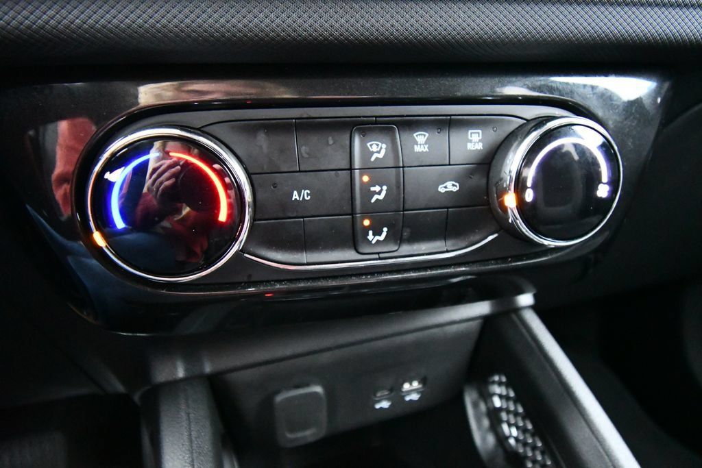 Used 2025 Chevrolet TrailBlazer LT AWD/4WD image 25