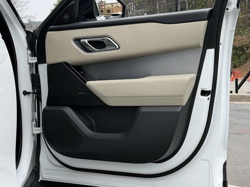 Used 2023 Land Rover Range Rover Velar R-Dynamic S image 36