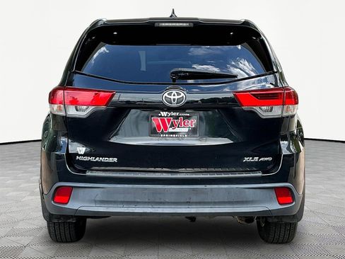 Used 2017 Toyota Highlander XLE AWD/4WD image 5