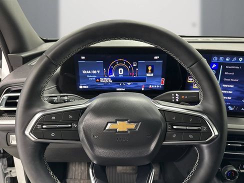 Used 2025 Chevrolet Traverse LT w/ Driver Confidence Package FWD image 22