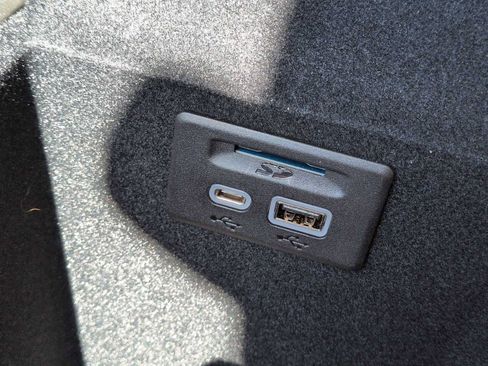 Used 2025 Cadillac XT6 Luxury image 20