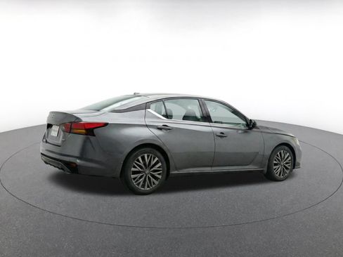 Used 2025 Nissan Altima 2.5 SV FWD image 8