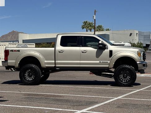 Used 2017 Ford F350 Lariat AWD/4WD image 3
