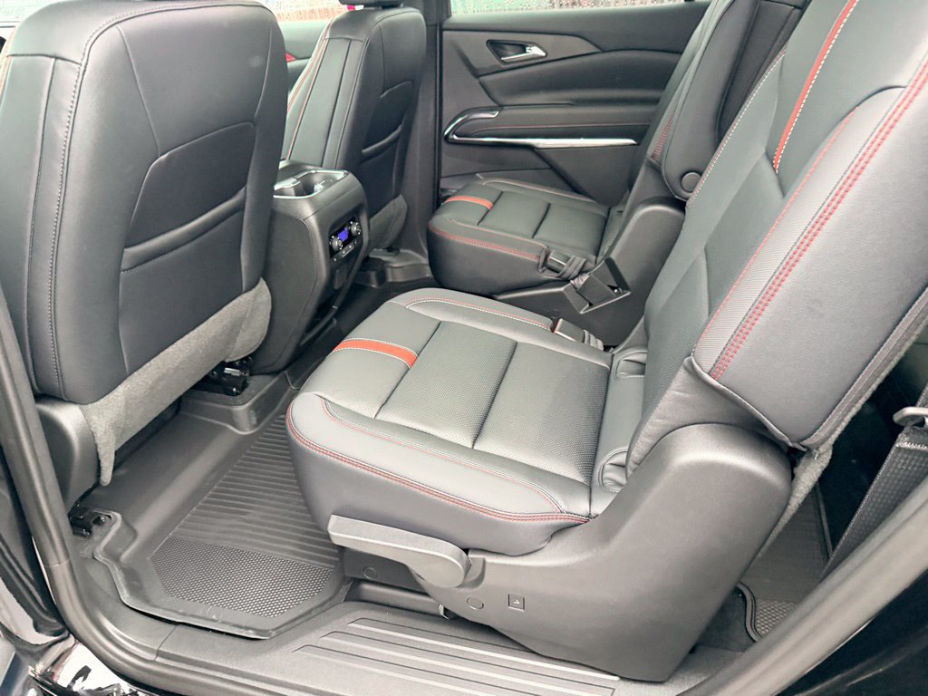 New 2026 Chevrolet Traverse RS w/ LPO, Floor Liner Package FWD image 31