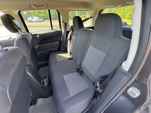 Used 2014 Jeep Patriot Latitude FWD image 12