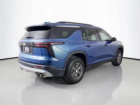 Used 2025 Chevrolet Traverse LT FWD image 9