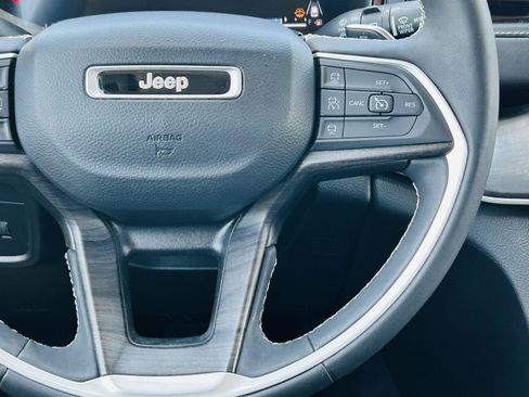Used 2023 Jeep Grand Cherokee Limited w/ Luxury Tech Group II AWD/4WD image 26