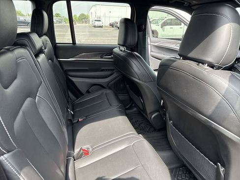 Used 2024 Jeep Grand Cherokee Limited w/ Black Appearance Package RWD image 34