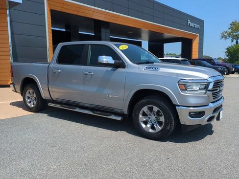 Used 2022 RAM 1500 Laramie AWD/4WD image 2