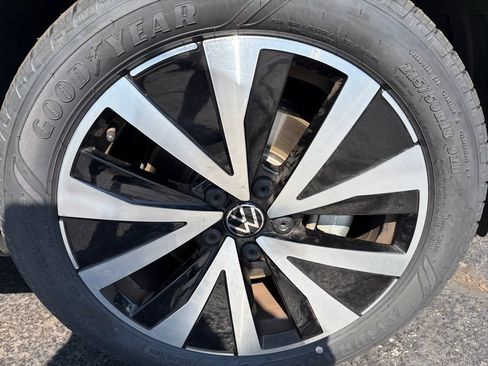 Used 2023 Volkswagen Taos SE FWD image 24