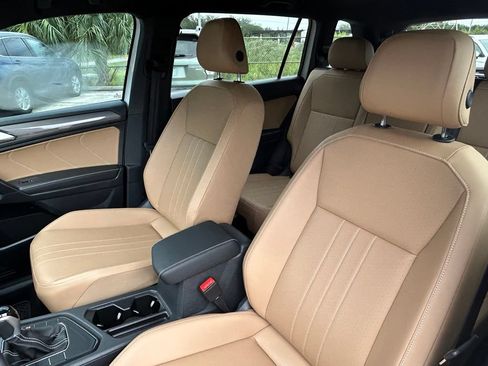 Certified 2023 Volkswagen Tiguan SE FWD image 10