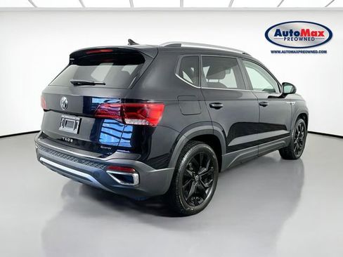Used 2022 Volkswagen Taos SE w/ Panoramic Sunroof Package AWD/4WD image 2