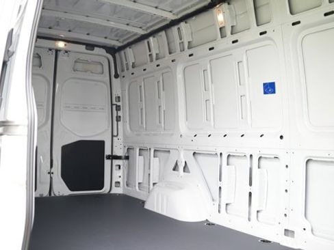 Used 2025 Mercedes-Benz Sprinter 2500 image 13