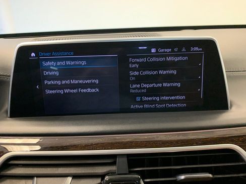 Used 2021 BMW 750i xDrive w/ Executive Package AWD/4WD image 42