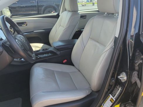 Used 2013 Toyota Avalon Limited w/ Technology Pkg FWD image 5