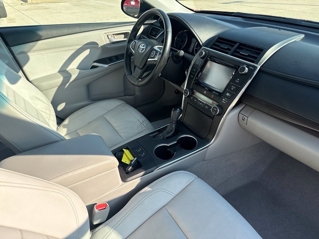Used 2016 Toyota Camry XLE w/ Moonroof Package FWD image 23
