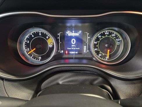 Used 2019 Jeep Cherokee Latitude w/ Cold Weather Group image 21