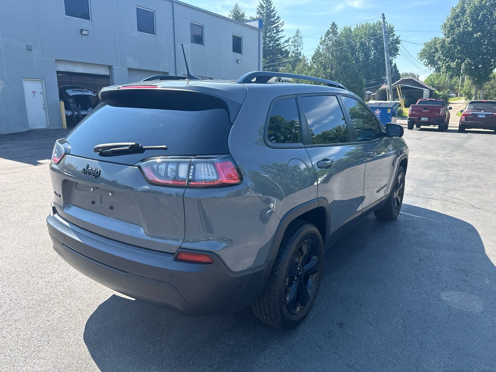 Used 2023 Jeep Cherokee Altitude Lux AWD/4WD image 3