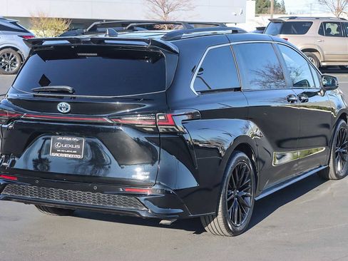 Used 2023 Toyota Sienna XSE image 4