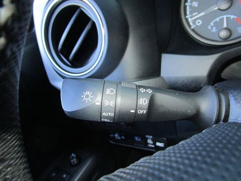 Used 2022 Toyota Tacoma TRD Off-Road image 30