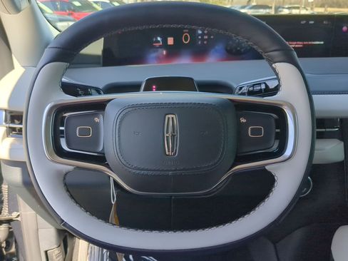 New 2026 Lincoln Navigator Premiere image 13