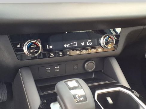 New 2025 Mitsubishi Outlander SE image 23