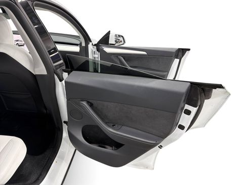 Certified 2023 Tesla Model Y AWD image 24