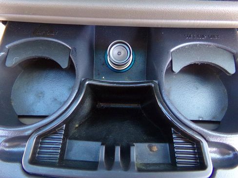 Used 2002 Lincoln Town Car Signature RWD image 36