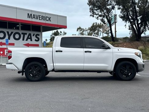 Used 2018 Toyota Tundra SR5 w/ SR5 Upgrade Package image 6