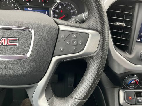 Used 2023 GMC Acadia SLE w/ Driver Convenience Package image 7