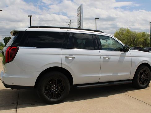 Used 2025 Ford Expedition Active AWD/4WD image 5