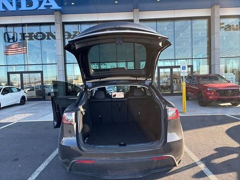 Used 2024 Tesla Model Y Long Range image 15