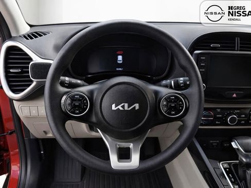 Used 2023 Kia Soul LX FWD image 7