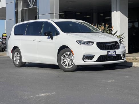 New 2026 Chrysler Pacifica Select FWD image 2