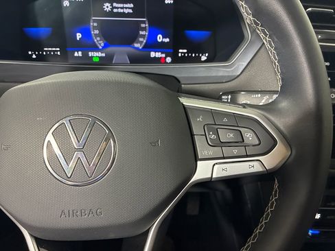 Used 2022 Volkswagen Tiguan SE AWD/4WD image 18